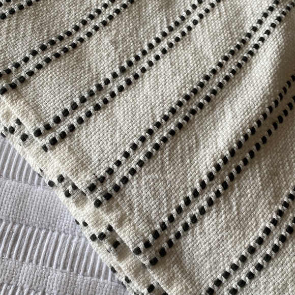 Striped Blanket Throw with Tassels - Picture 3 of 5